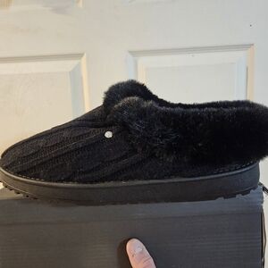 DANSKIN LADIES CABLE KNIT SLIPPERS: BLACK: NEW IN BOX: SIZE 10